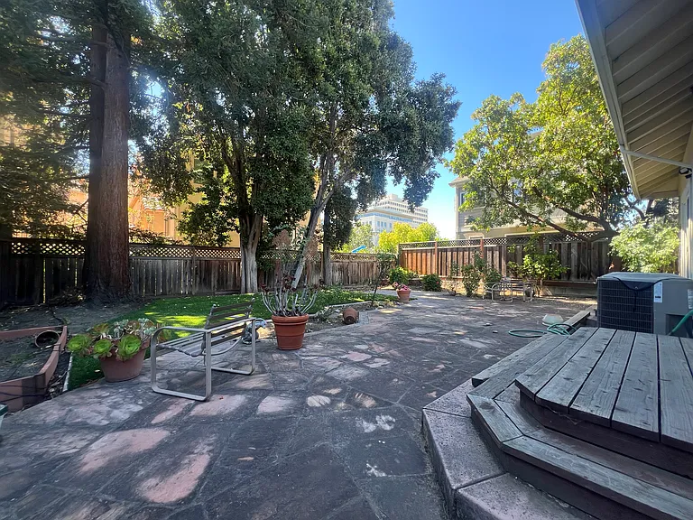 343 Franklin St — Photo 23