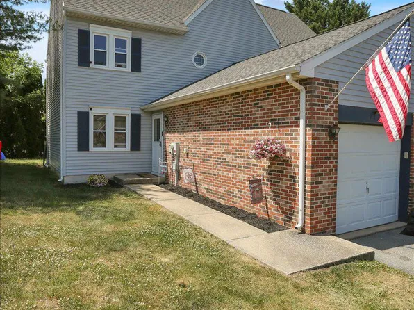 212 S 5th St, Womelsdorf, PA 19567