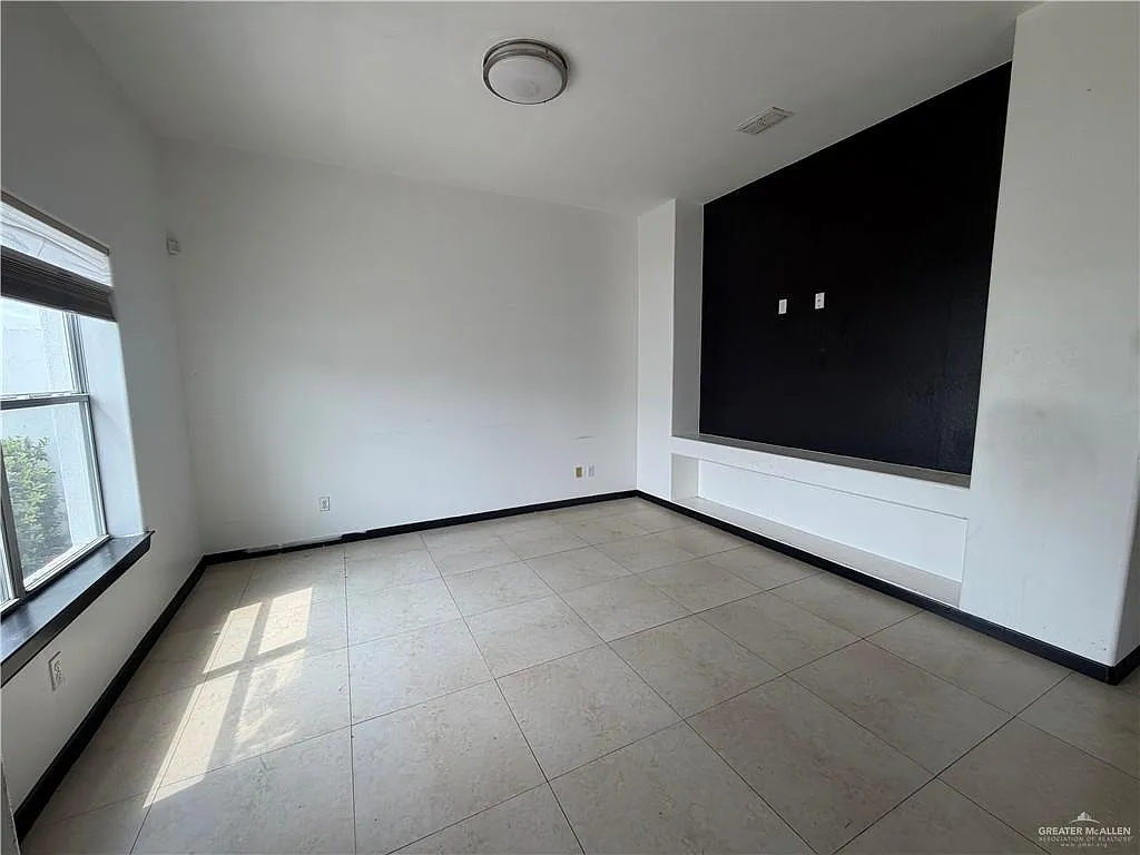 3 bed, 2.0 bath, 1333 sqft, $1,500 — Photo 3