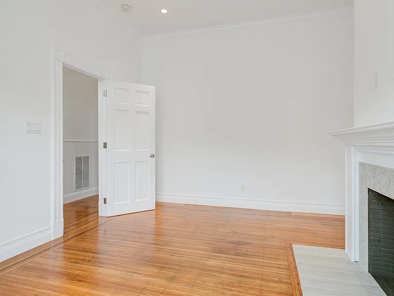 1121 1/2 Alabama St #1/2 — Photo 3