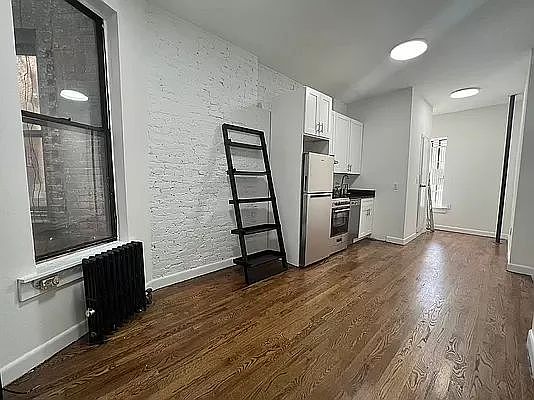 2nd image of 269 E 10th St APT 2