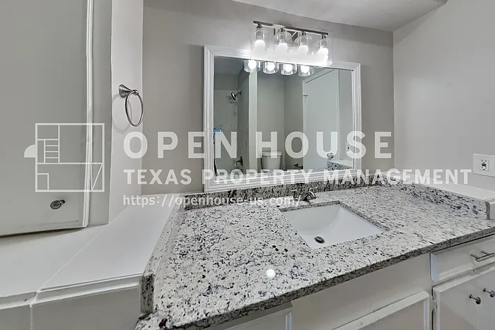 1920 Crooked Creek Ln — Photo 12