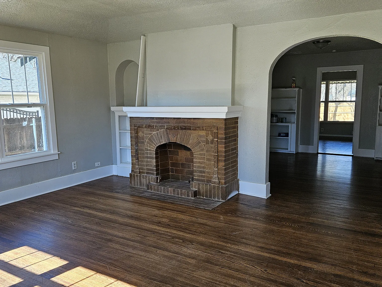 3 bed, 1.5 bath, 1429 sqft, $1,800 — Photo 2