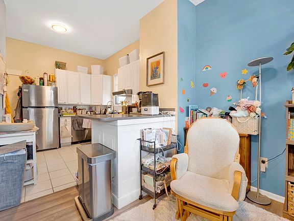 3rd image of 2637 W Homer St APT 1R