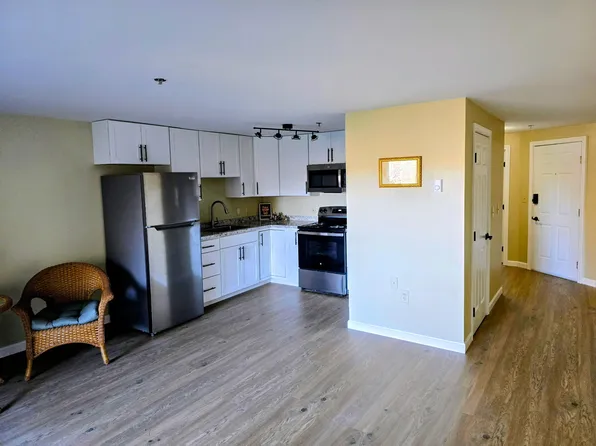 574 Main Street #111, Damariscotta, ME 04543