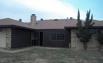 2nd image of 901 Edgefield Trl