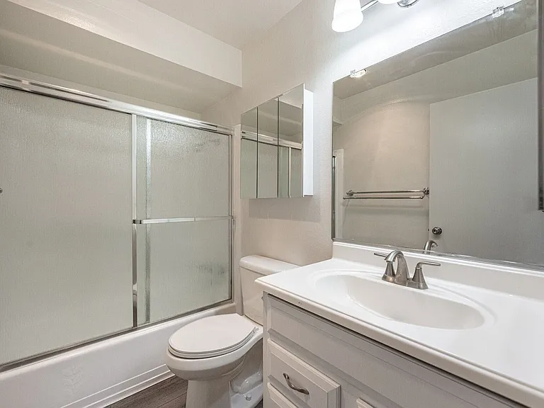Harmony Court Apartments — Photo 26