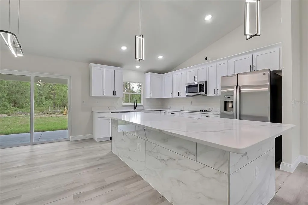 3 bed, 2.0 bath, 1493 sqft, $1,800 — Photo 3