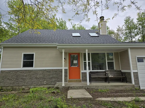 1944 Loganberry Ln, Crown Point, IN 46307