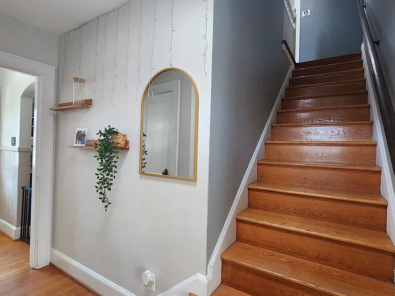 300 Russell St — Photo 2