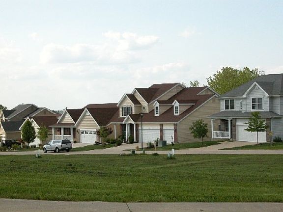 5th image of 2 Upper Laurel Bluffs Ct