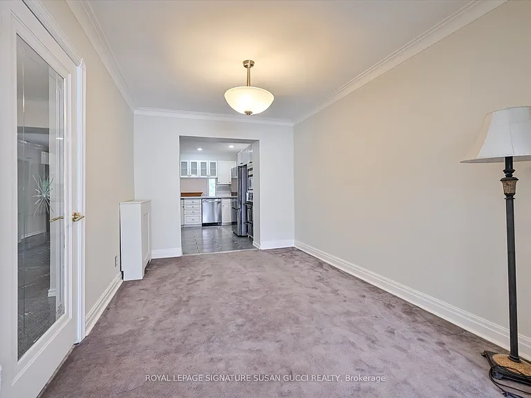 32 Marilyn Cres #MAIN — Photo 7