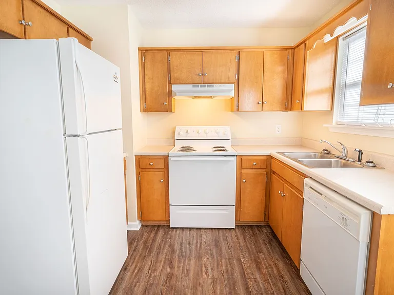 414 Madison Ave NW — Photo 9