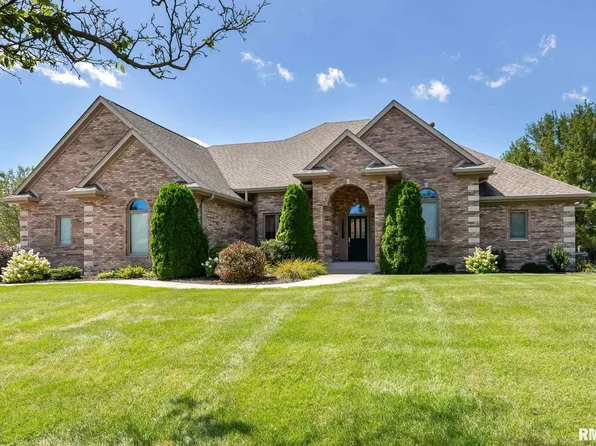 22 Timber Ridge Dr, Coal Valley, IL 61240
