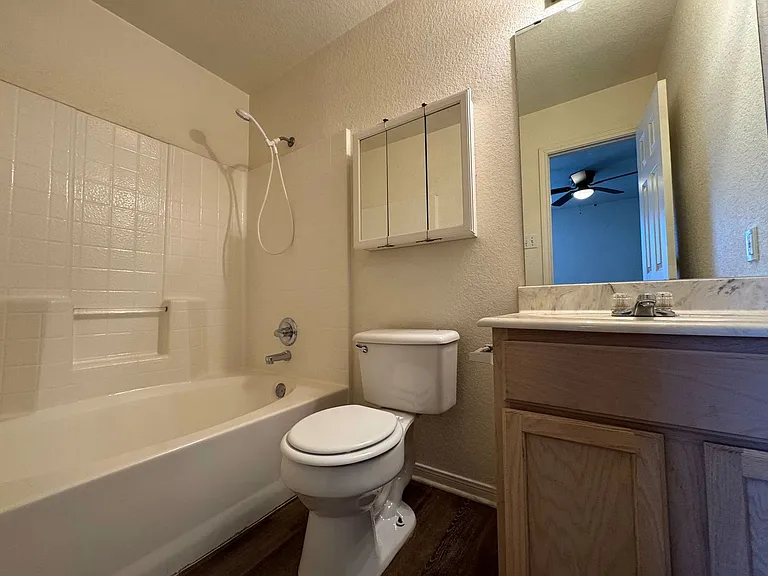 1606 Dugger Cir #C — Photo 17