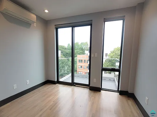 Rented by EXR | media 37