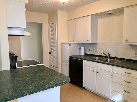 3rd image of 1624 E 50th St