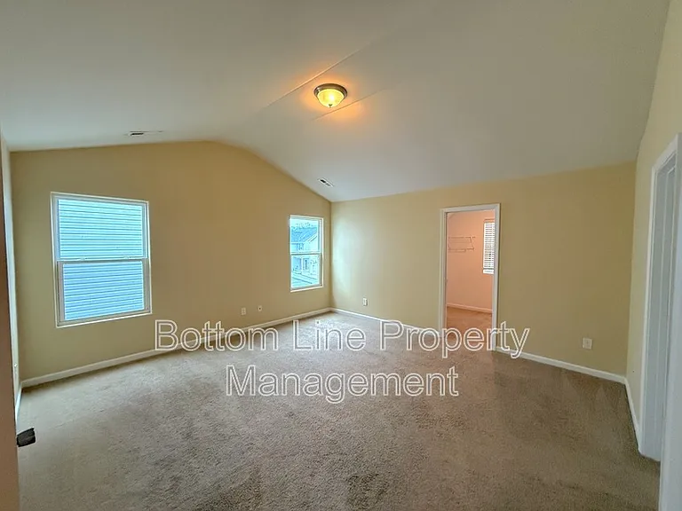 1321 Waylon Ave — Photo 16