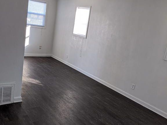 4th image of 1154 E 22nd Ave