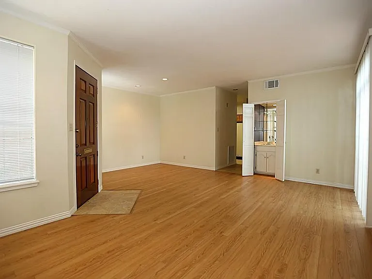 2602 W Holcombe Blvd — Photo 4