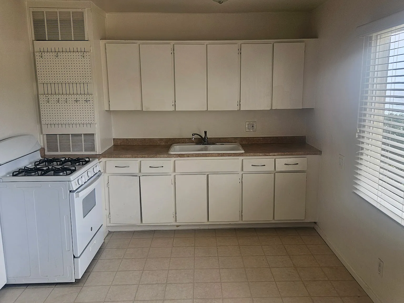 2 bed, $3,400 — Photo 2
