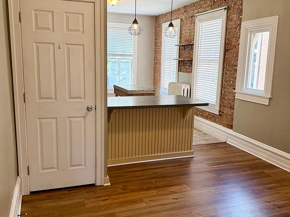5th image of 356 E Chestnut St