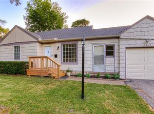8306 Ward Parkway Pl, Kansas City, MO 64114
