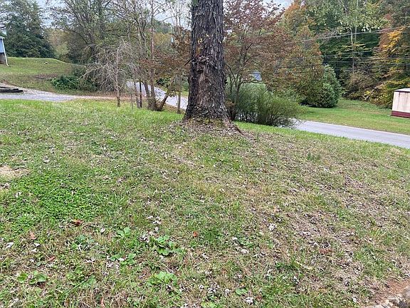 5th image of 469 Colonial Hill Dr