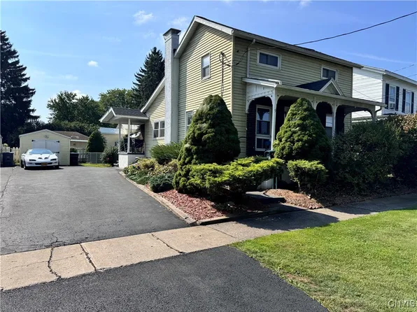 9 W River St, Waterloo, NY 13165