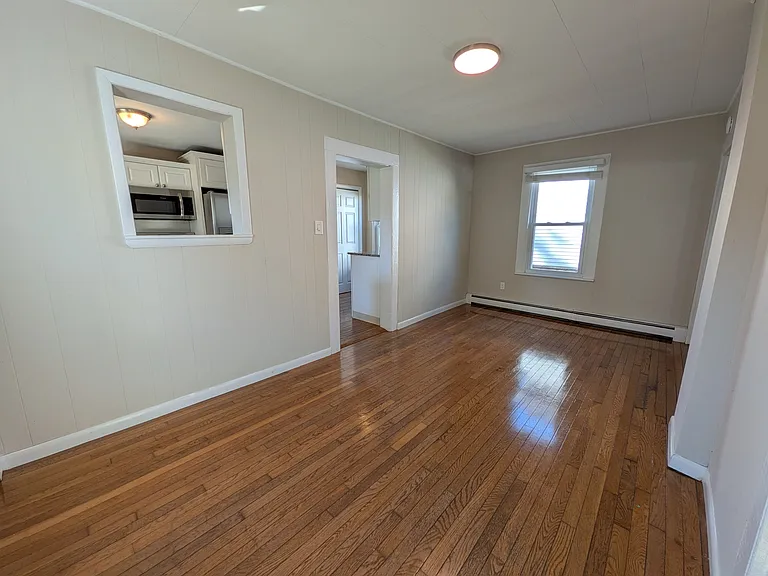 10 S Walnut St — Photo 5