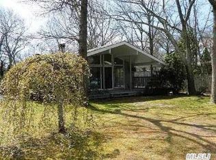 1 Louise Ct, Hampton Bays, NY 11946
