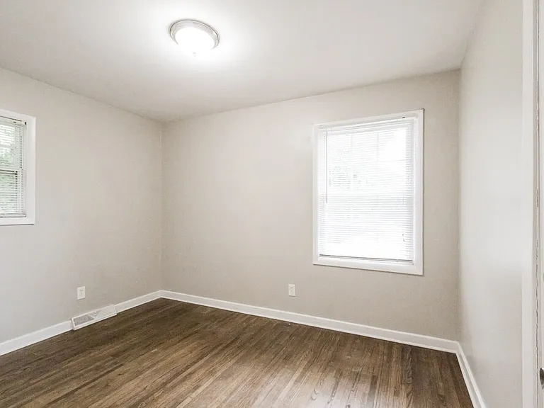509 Ardmore Ln — Photo 12