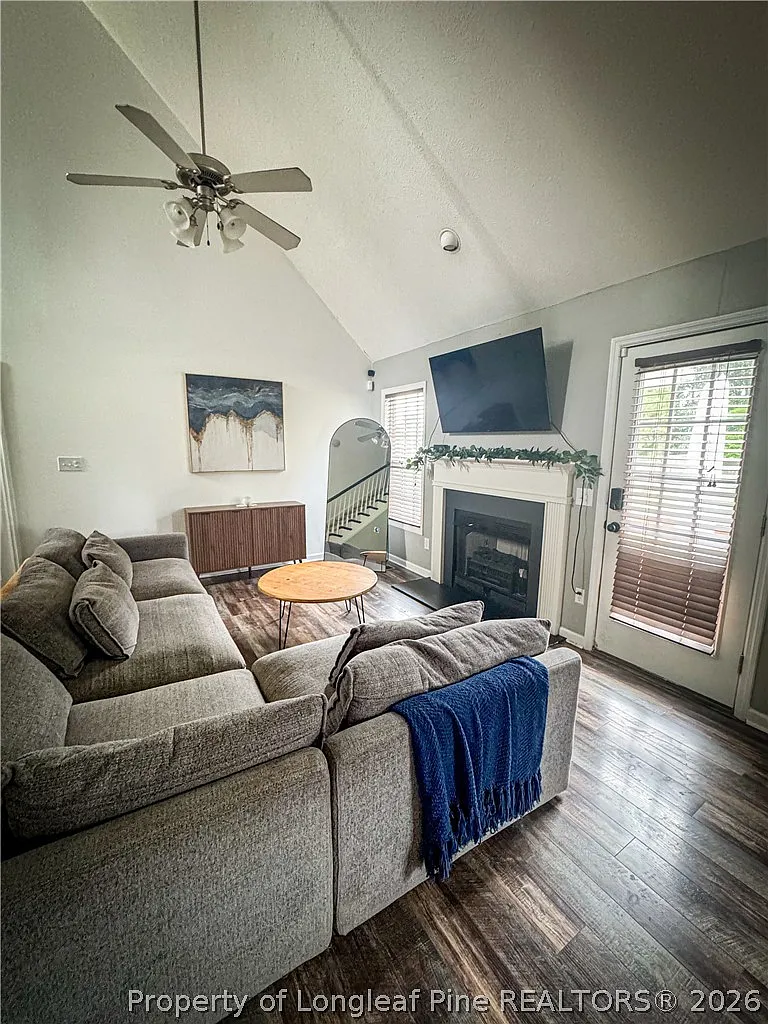 4 bed, 2.5 bath, 2084 sqft, $2,000 — Photo 4