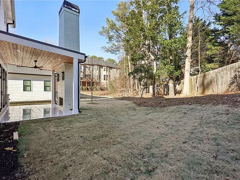 120 Thome Dr — Photo 79