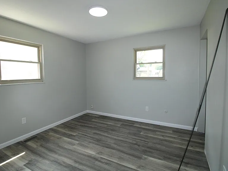 1529 Texas Dr — Photo 9