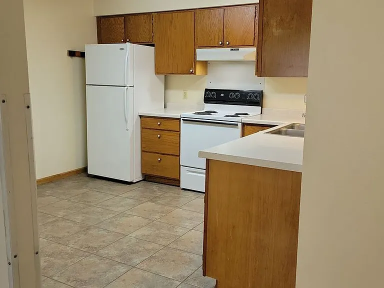 235 W Johnson St — Photo 7