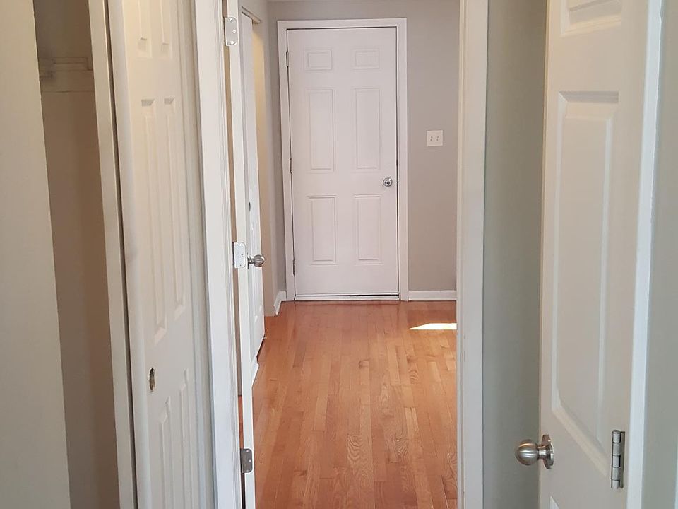 hallway to bedroom.
