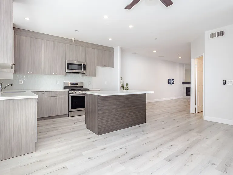 18347 Saticoy St #28 — Photo 9