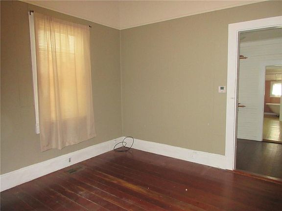 4th image of 538 Pacific Ave