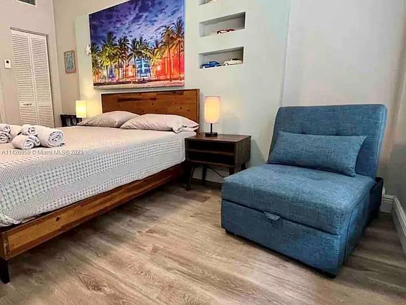 3rd image of 918 Ocean Dr APT 205