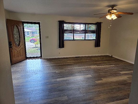 4th image of 3049 Glenmere Ct