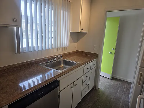 Tropic Sands Apartments Photo 1