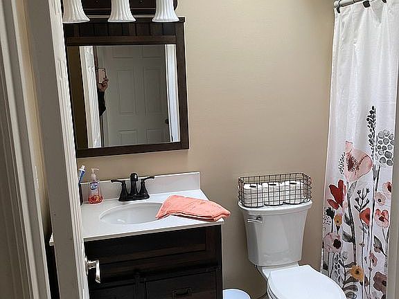 3rd image of 103 Hill Ct