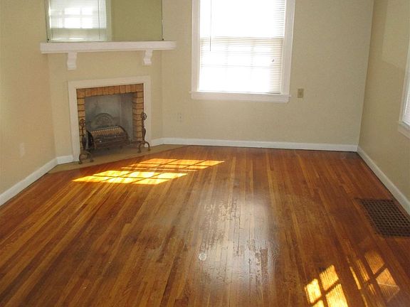 4. 610 N Dellrose, Living Room (1)
