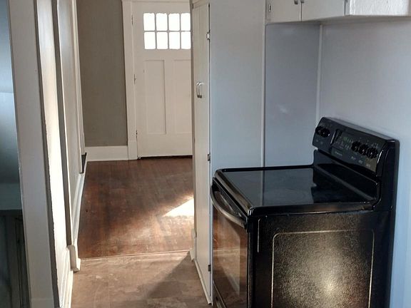 3rd image of 542 E Prospect St SE