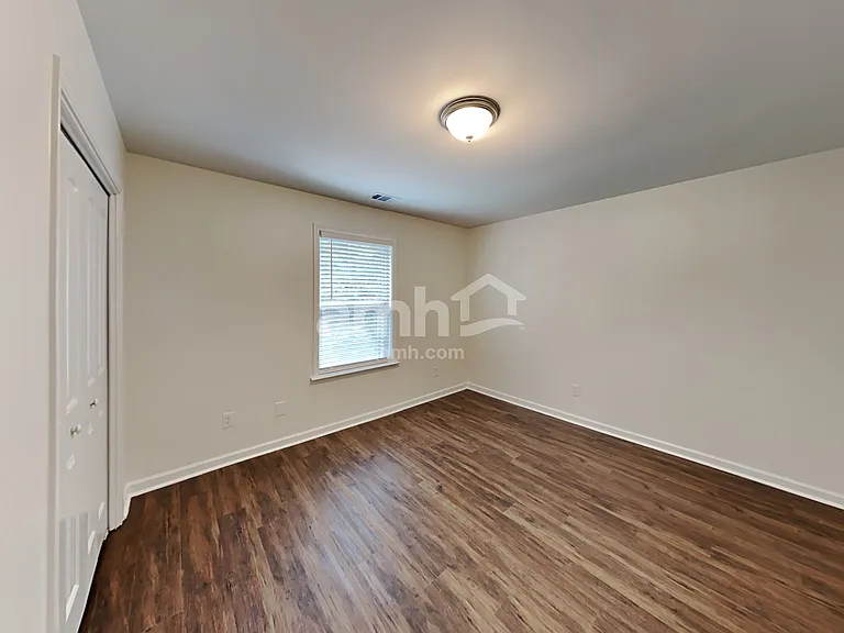 514 Crestmont Ln — Photo 12