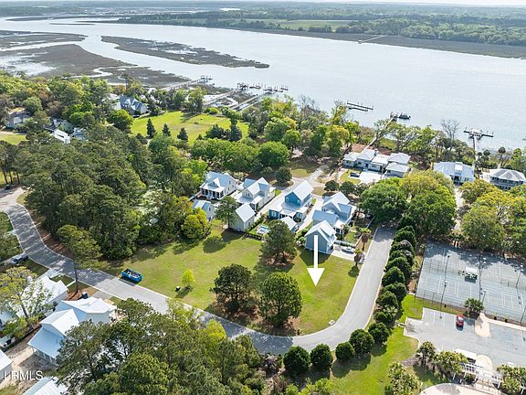 4th image of 8 Stoney Island Drive