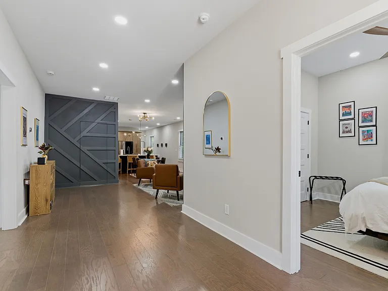 907 Beecher St SW — Photo 9