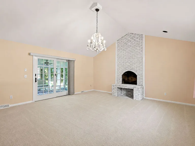 84 Brewster Rd — Photo 8