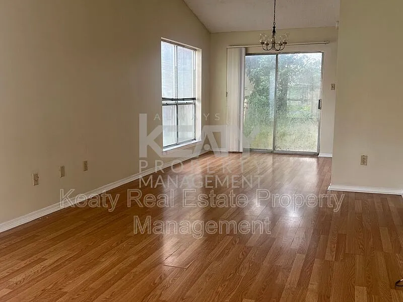 2 bed, 2.0 bath, 1200 sqft, $1,100 — Photo 1